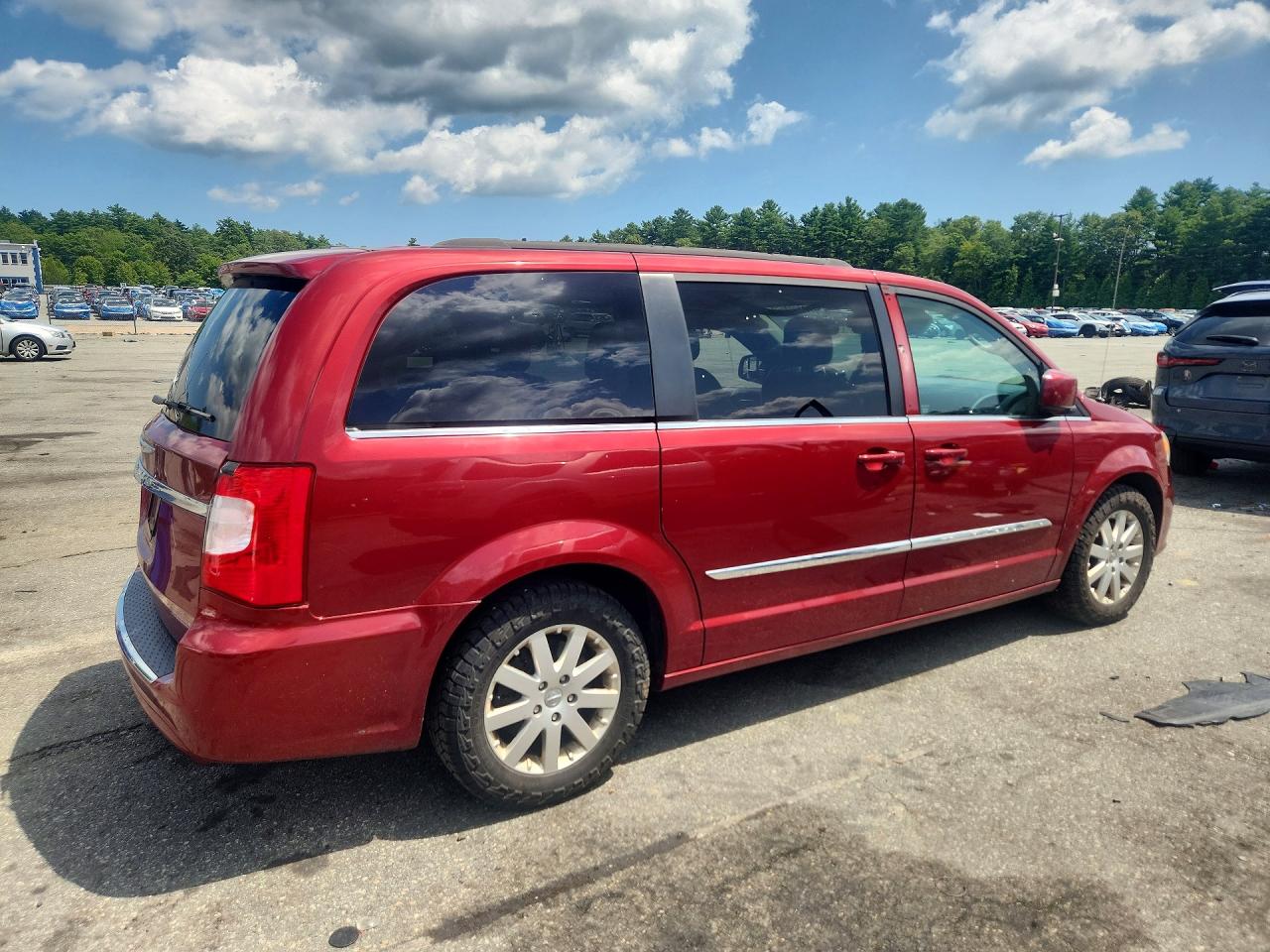 2015 Chrysler Town & Country Touring Red vin: 2C4RC1BG3FR537653