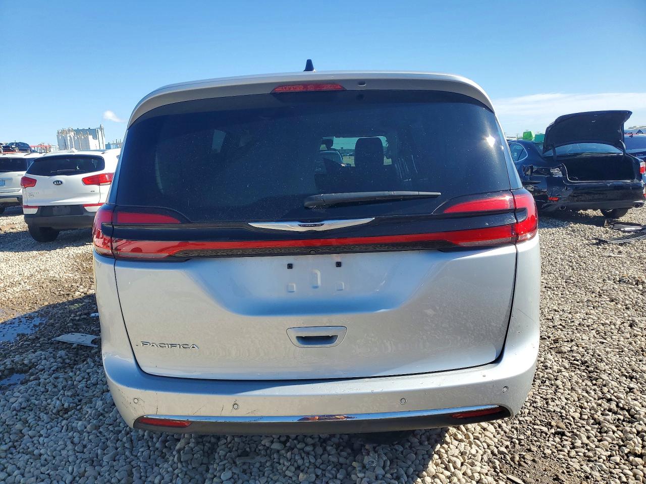 2024 Chrysler Pacifica Touring L Silver vin: 2C4RC1BG0RR182946