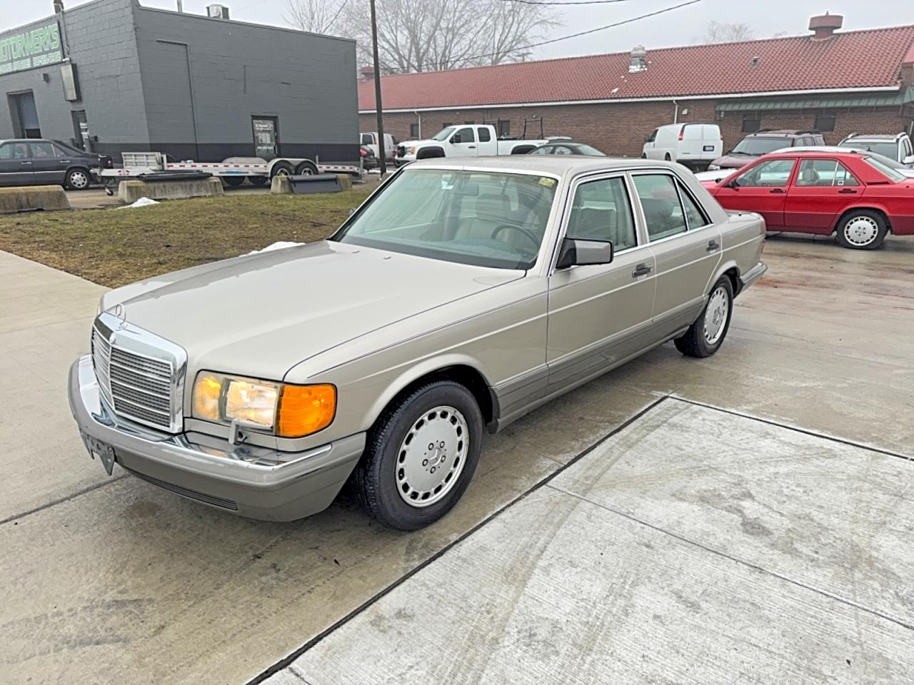1989 Mercedes-benz 300 Se Бежевый vin: WDBCA24D4KA495561