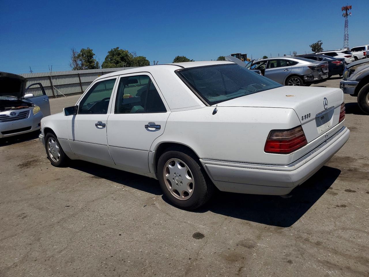 1994 Mercedes-benz E 320 White vin: WDBEA32E2RC125900