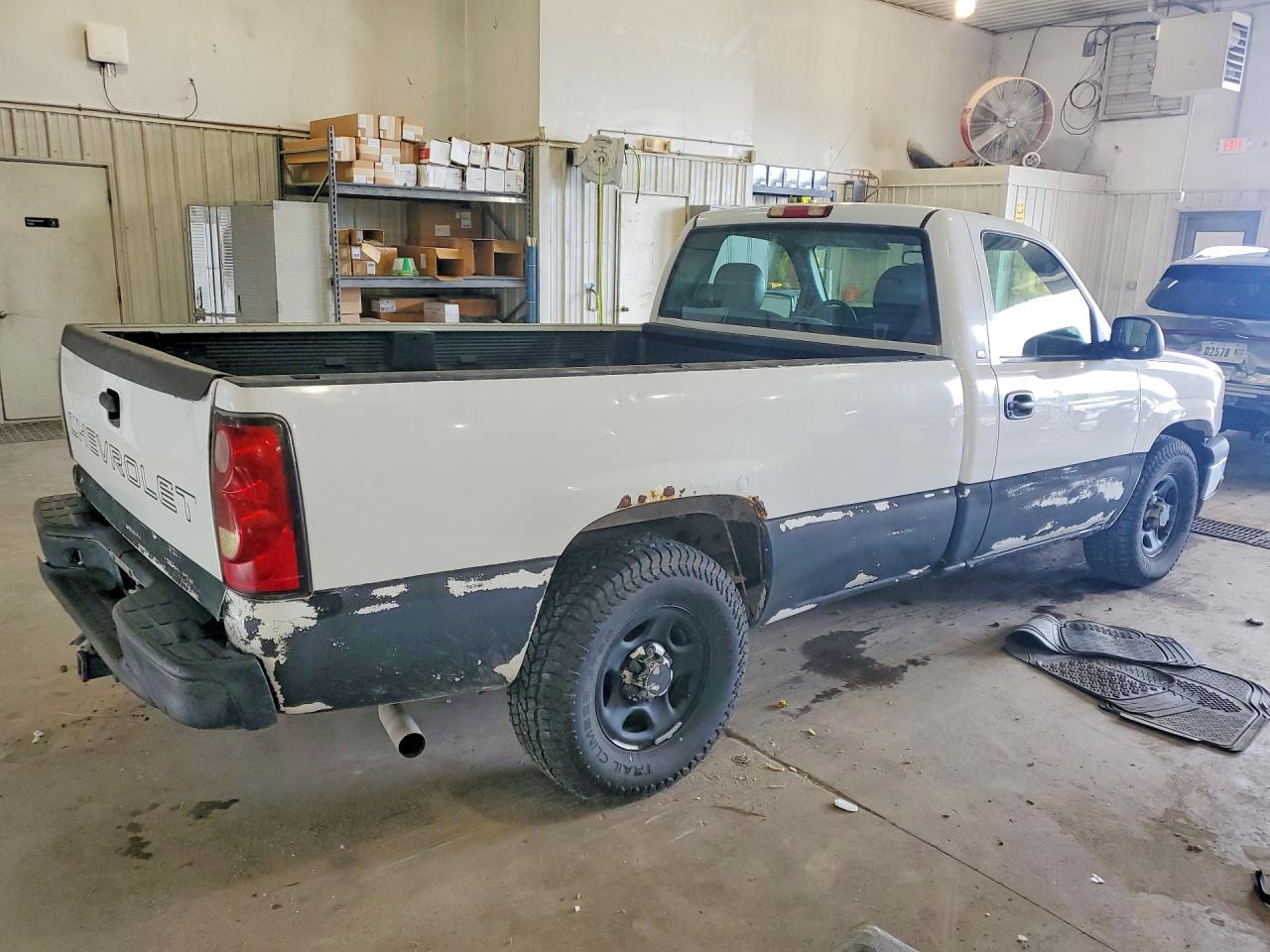 2004 Chevrolet Silverado C1500 Белый vin: 1GCEC14V84Z270281