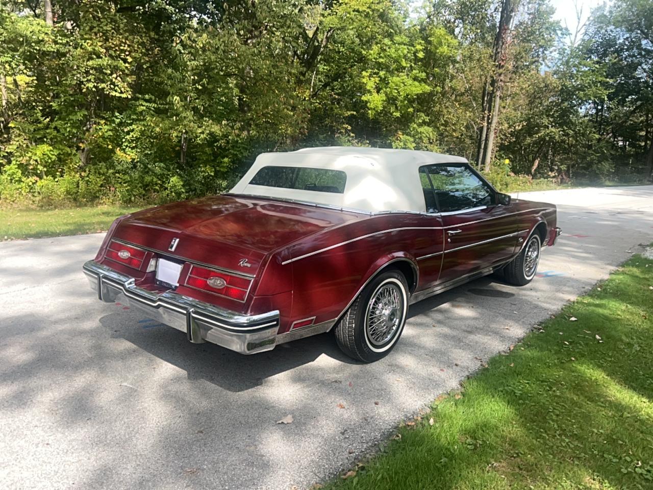 1985 Buick Riviera Maroon vin: 1G4EZ67Y5FE447506