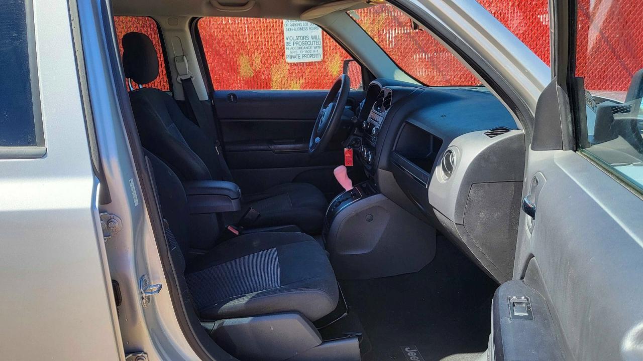 2011 Jeep Patriot Base Серебряный vin: 1J4NT1GBXBD165750