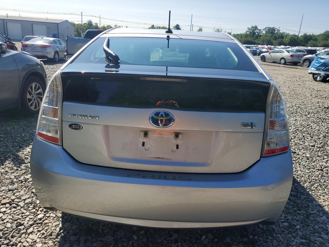 2011 Toyota Prius Three Серебряный vin: JTDKN3DU0B1396095