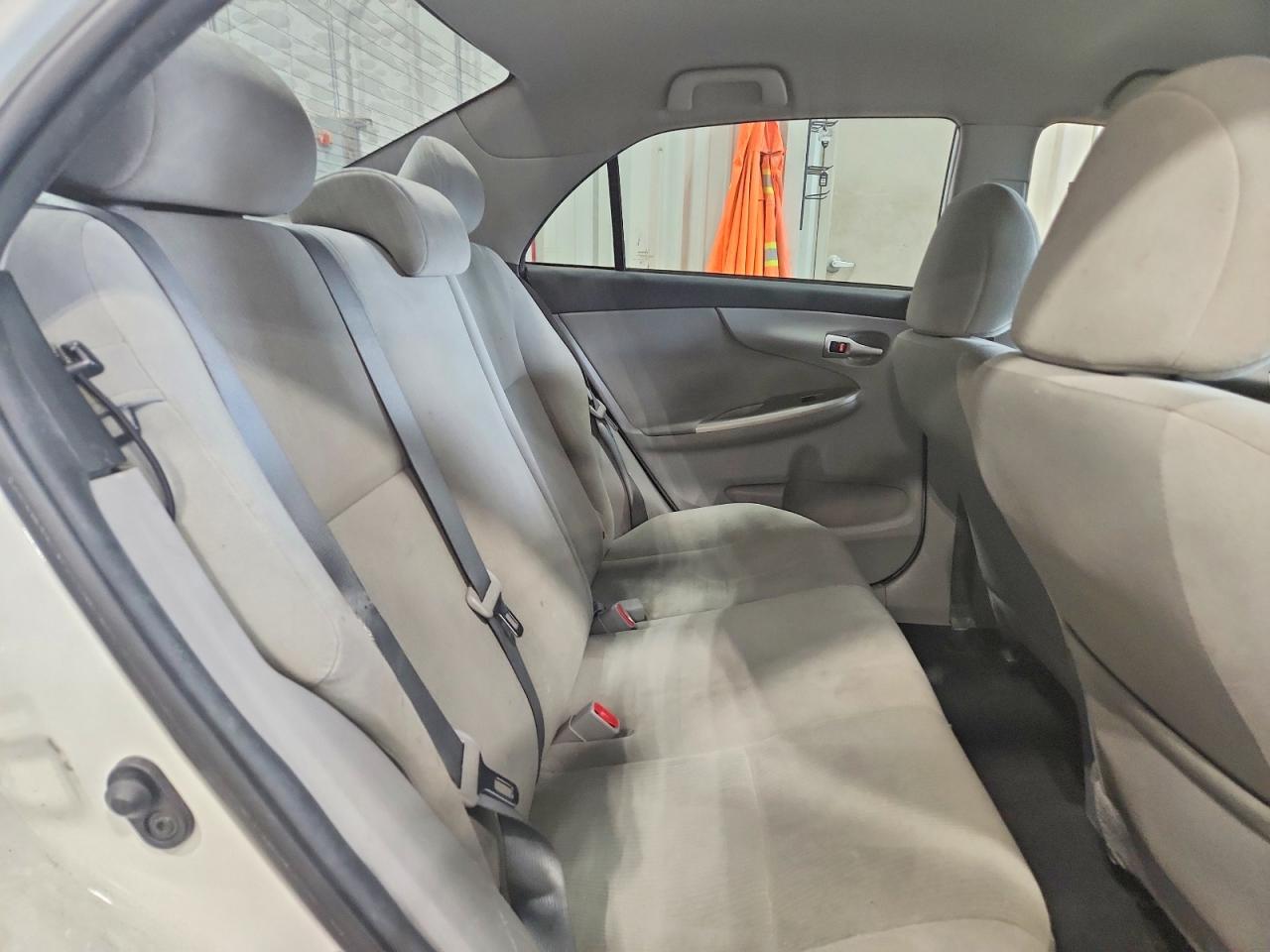 2012 Toyota Corolla Le Белый vin: 5YFBU4EE6CP021342