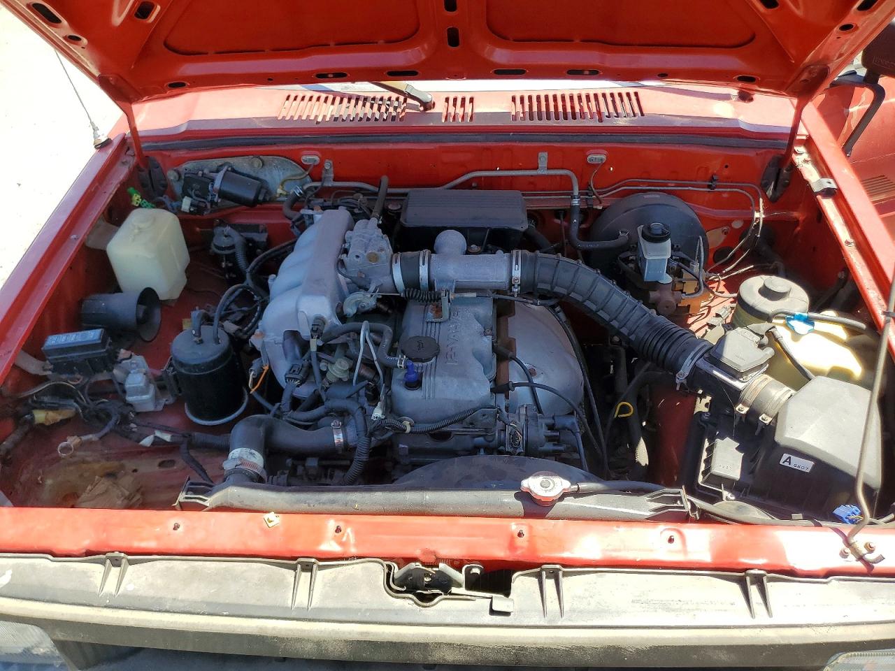 1991 Mazda B2600 Cab Plus Red vin: JM2UF3143M0116622