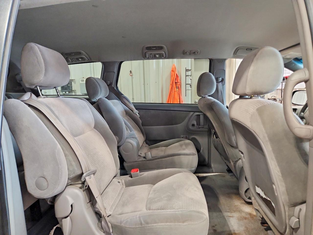 2007 Toyota Sienna Le 7-passenger Gray vin: 5TDZK23C57S090062