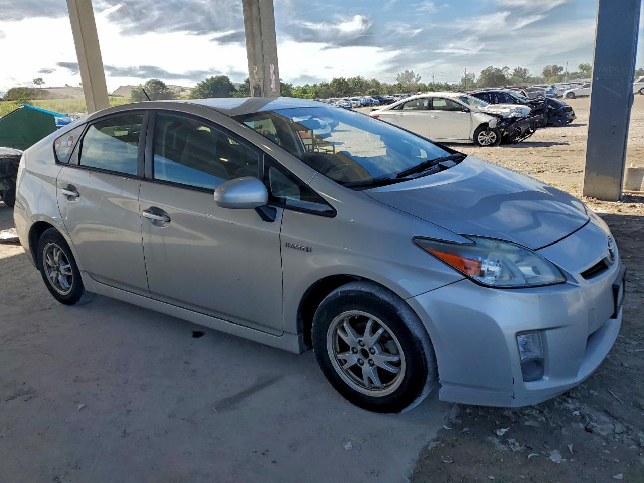 2011 Toyota Prius Two Silver vin: JTDKN3DU7B1467311