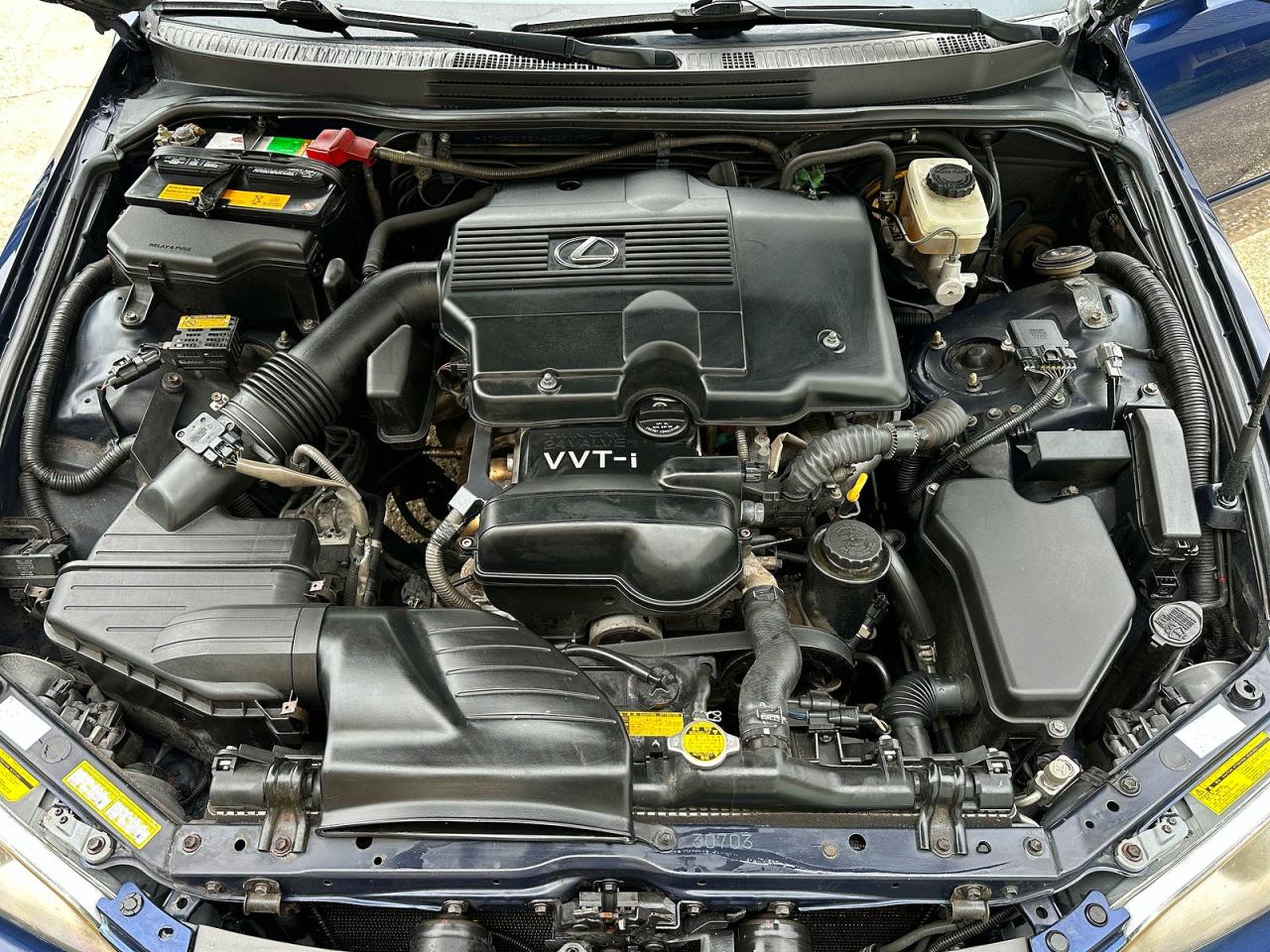 2004 Lexus Is 300 Base Blue vin: JTHBD192X40091774