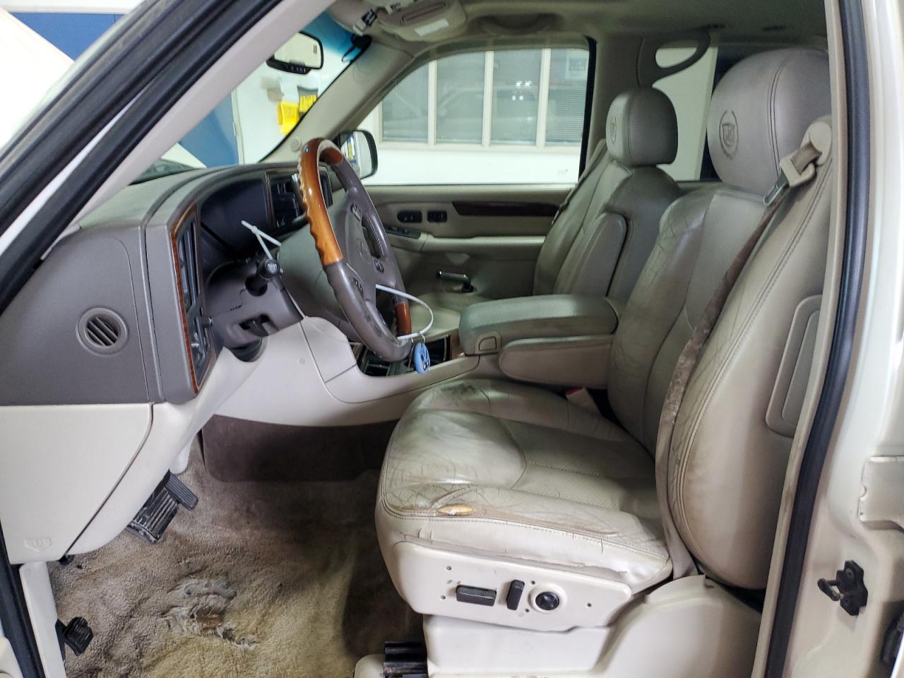 2003 Cadillac Escalade Luxury Белый vin: 1GYEK63N83R191493