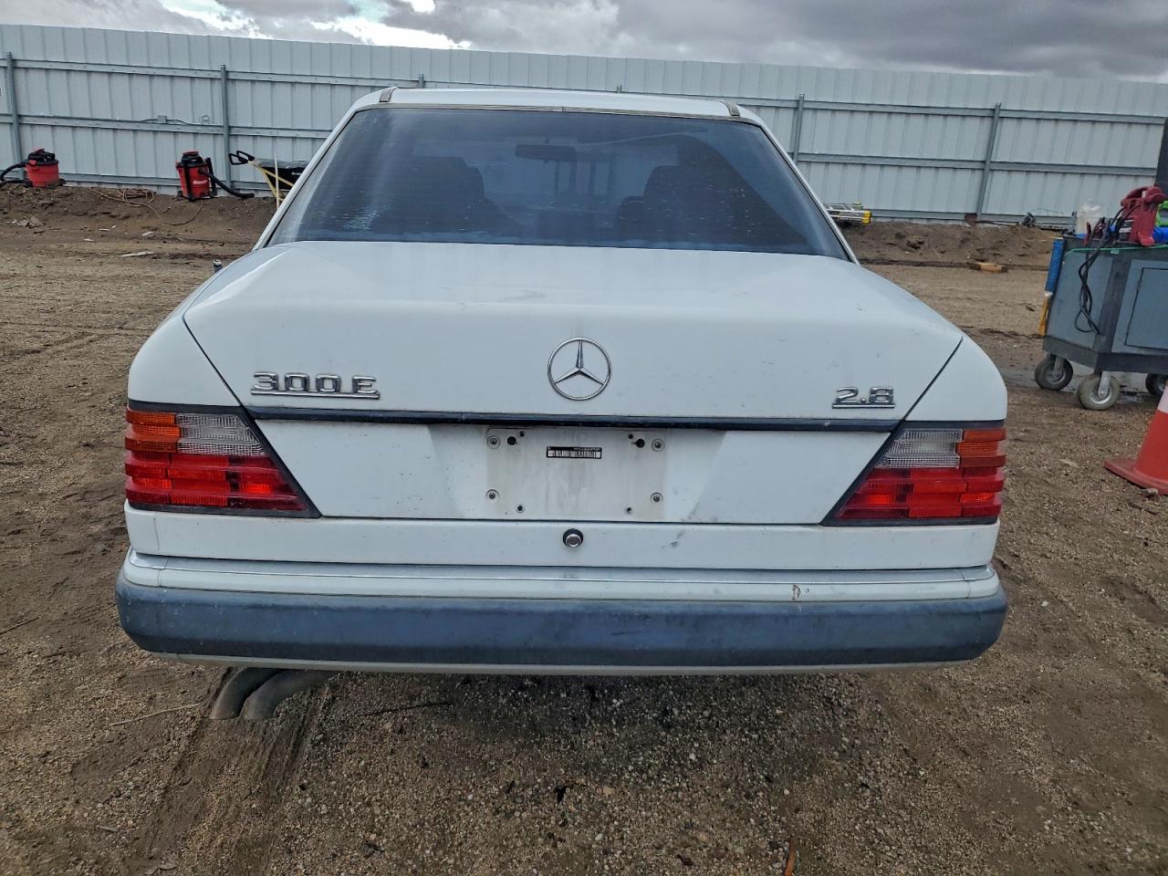 1993 Mercedes-benz 300 E 2.8 Белый vin: WDBEA28E0PB995827