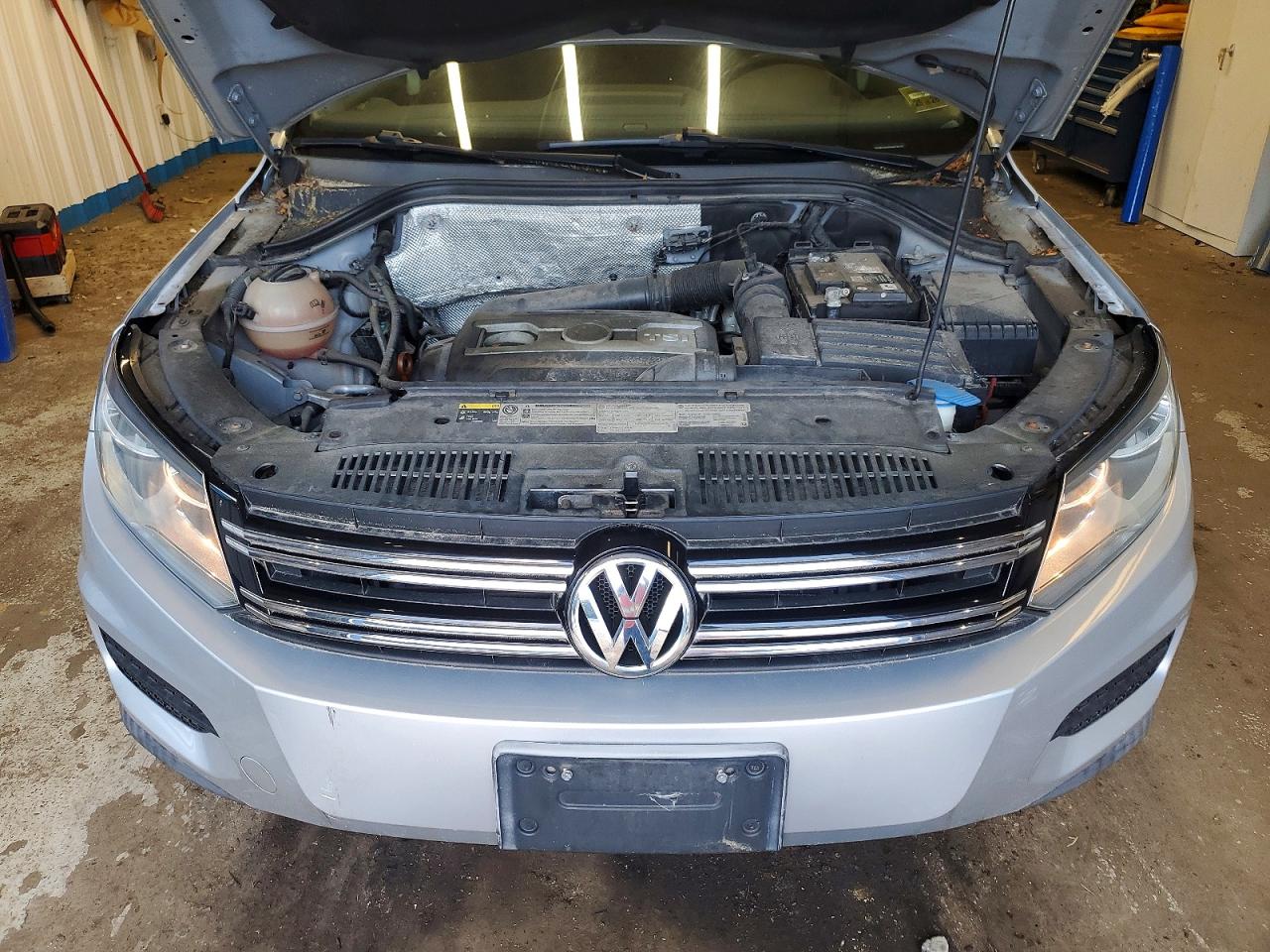 2013 Volkswagen Tiguan S Silver vin: WVGBV3AX2DW578185
