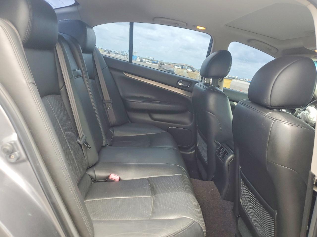 2015 Infiniti Q40 Base Gray vin: JN1CV6AR4FM520656