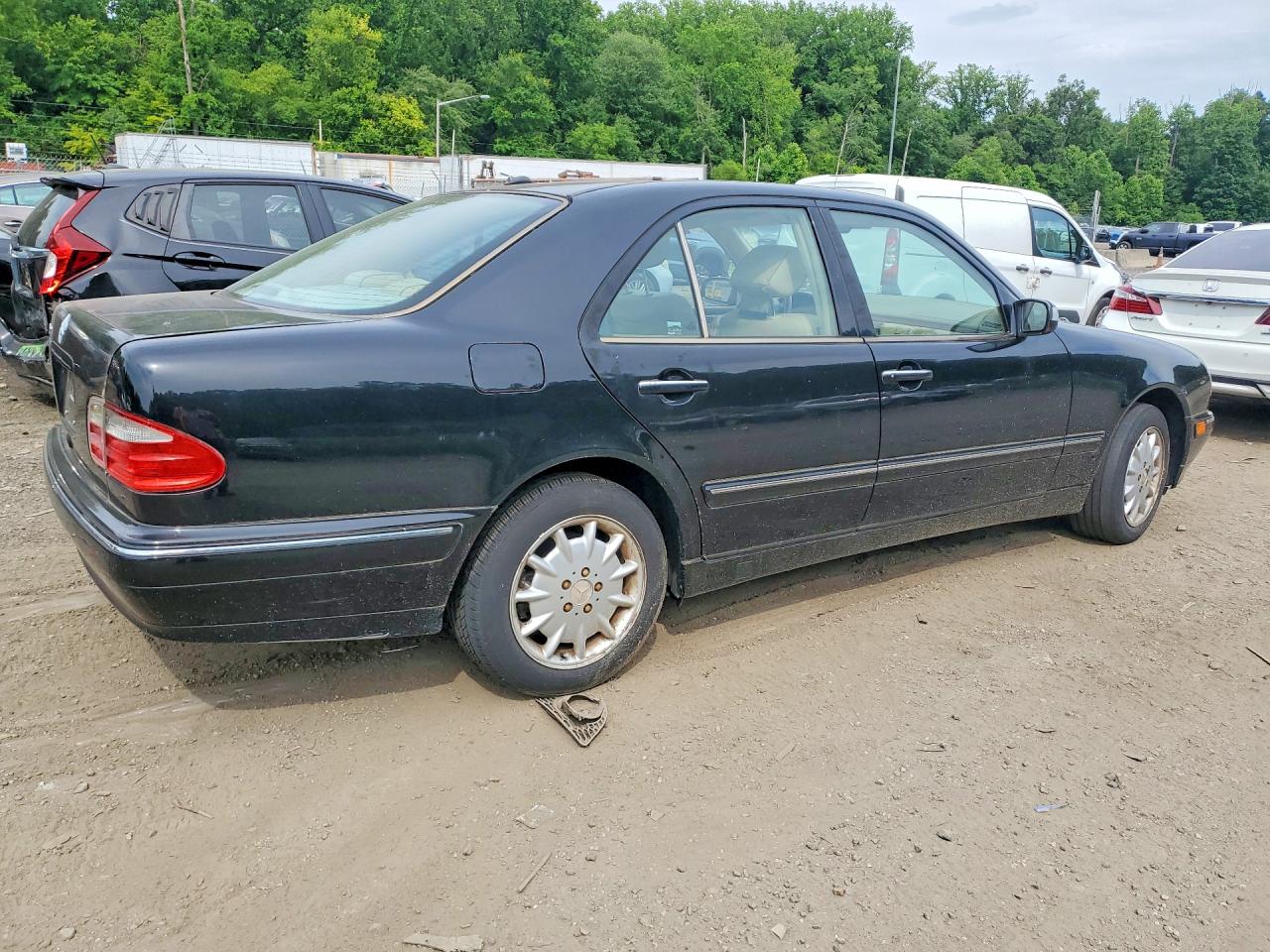 2001 Mercedes-benz E 320 Black vin: WDBJF65JX1B309079