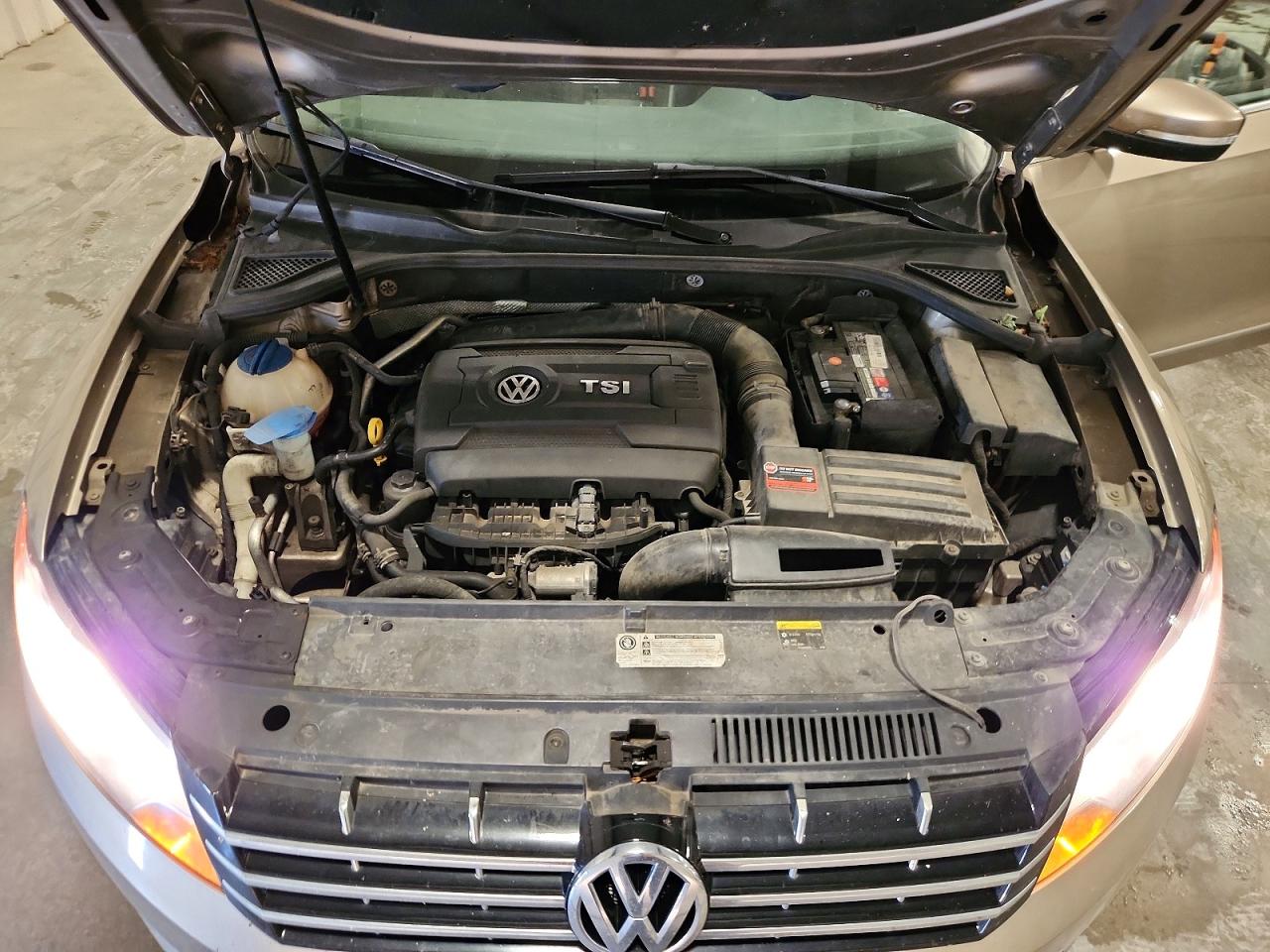 2015 Volkswagen Passat Sel Желто-коричневый vin: 1VWCS7A32FC075229