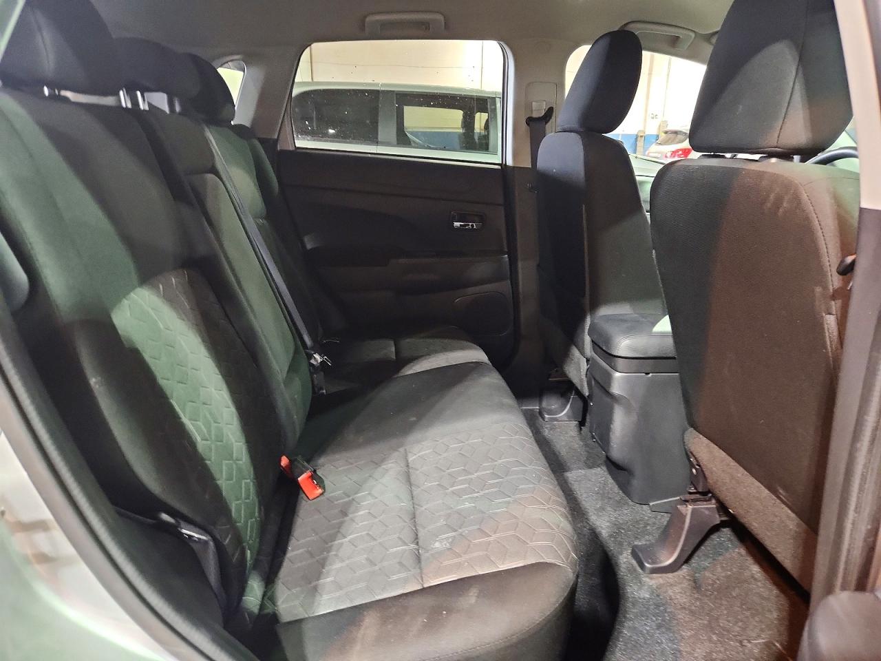 2024 Mitsubishi Outlander Sport S Серебряный vin: JA4ARUAU0RU019120