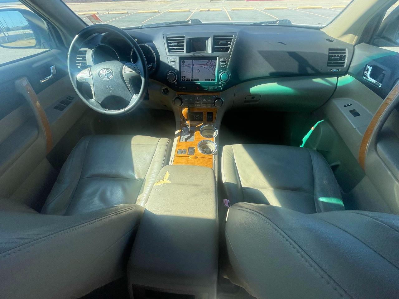 2008 Toyota Highlander Hybrid Limited White vin: JTEEW44A982015039