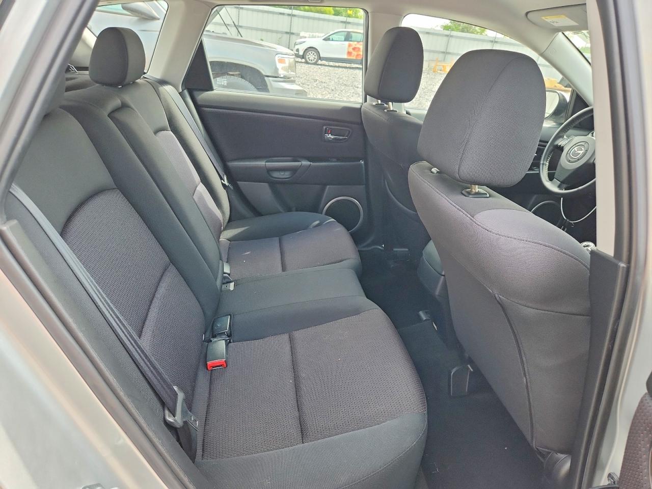 2008 Mazda 3 Hatchback Серебряный vin: JM1BK343881144751
