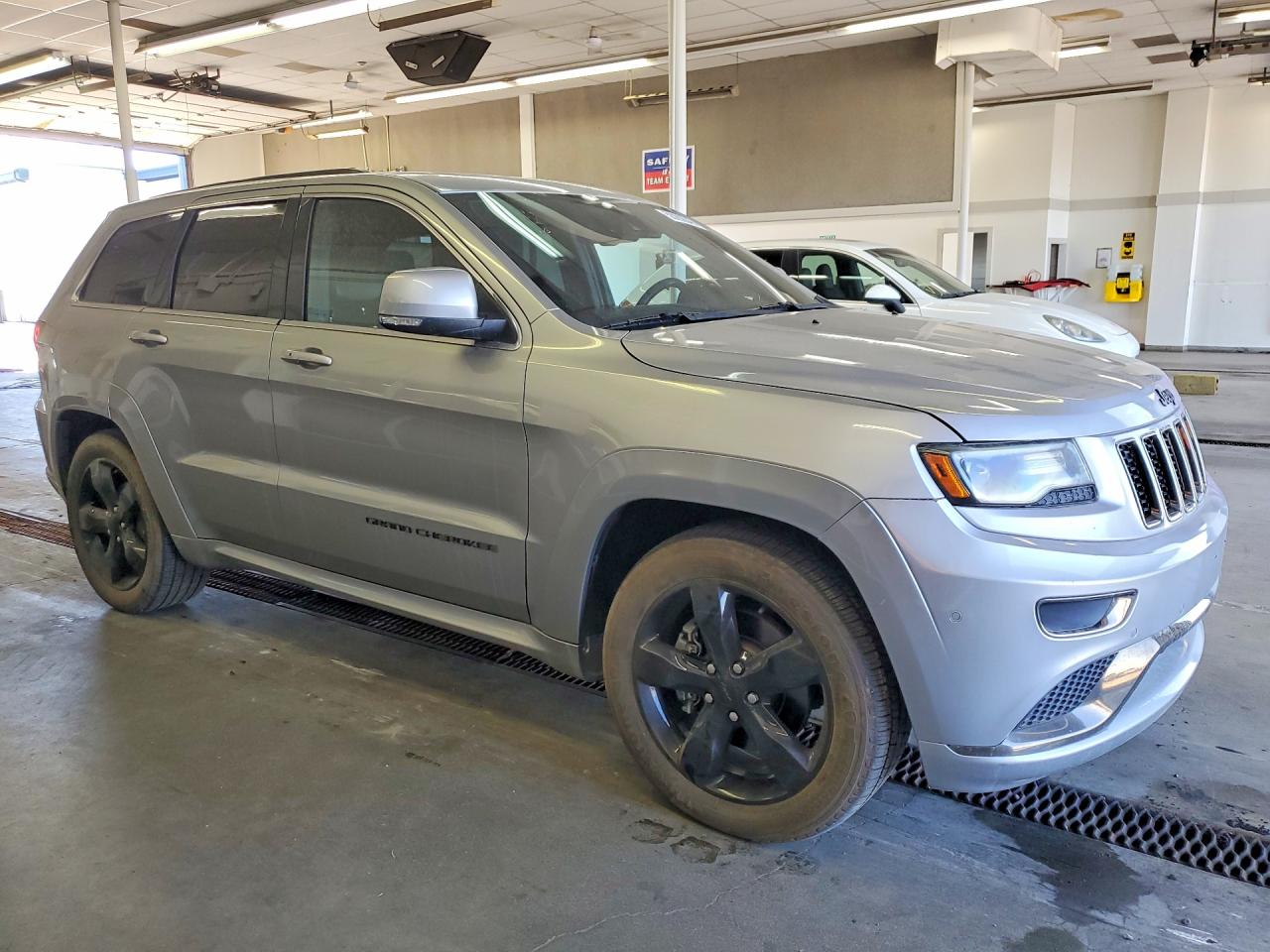 2015 Jeep Grand Cherokee Overland Silver vin: 1C4RJFCM7FC146473