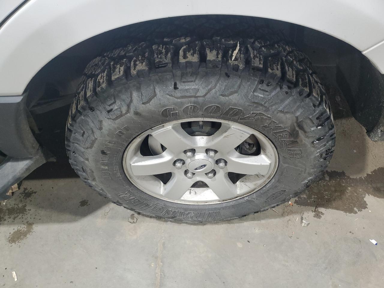 2014 Ford Expedition Xl White vin: 1FMJU1G57EEF47871 Damage: Left Rear Wheel, Curb Rash, 3 To 4 Inches