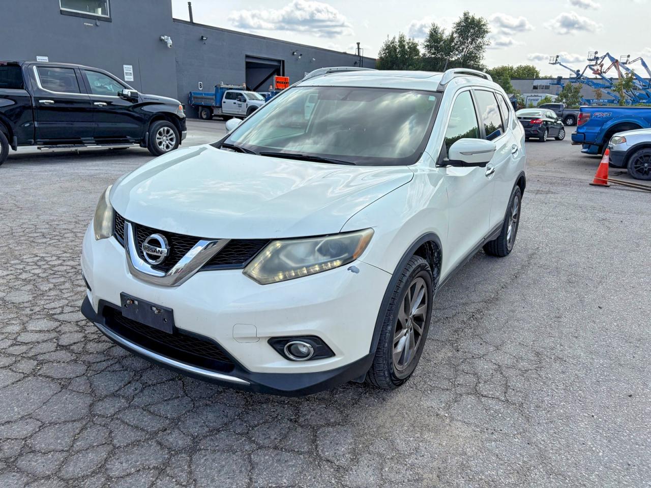 2015 Nissan Rogue S White vin: 5N1AT2MV1FC901233