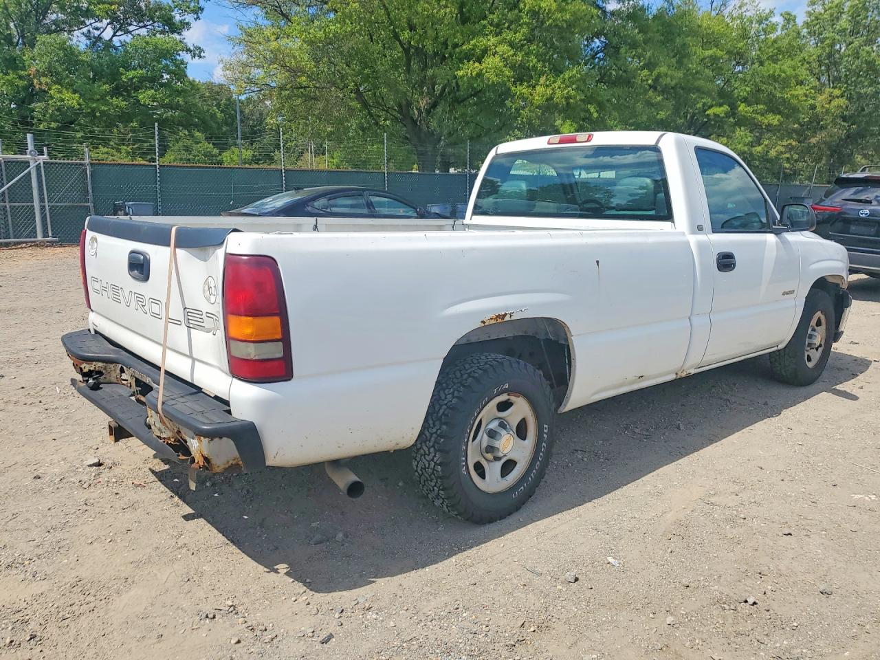 2002 Chevrolet Silverado C1500 White vin: 1GCEC14W92Z277634