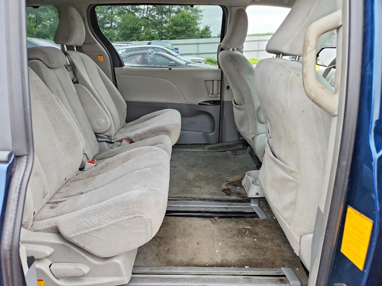 2012 Toyota Sienna Le Blue vin: 5TDKK3DC8CS249835