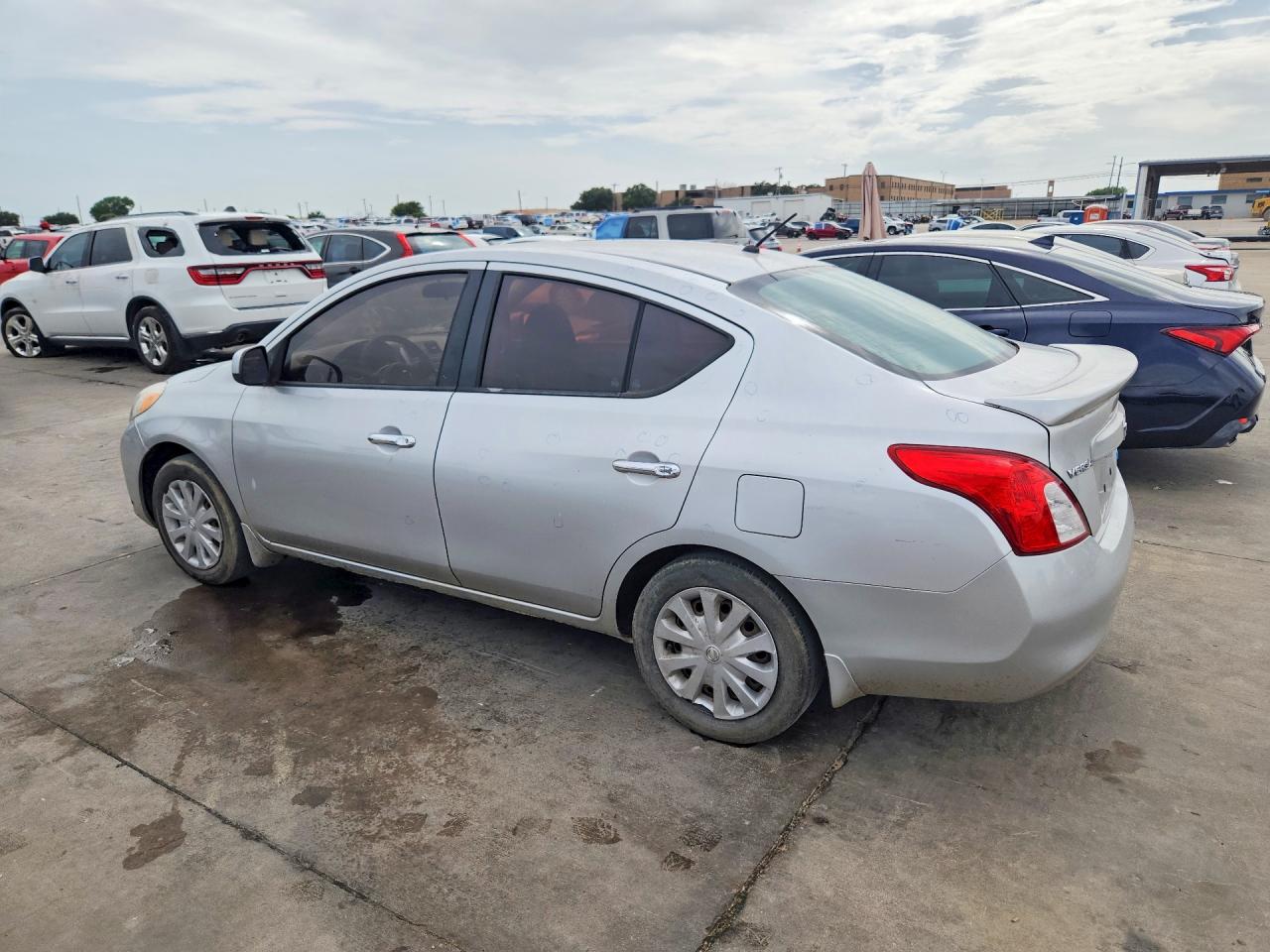2014 Nissan Versa 1.6 Sv Серебряный vin: 3N1CN7AP3EL835770