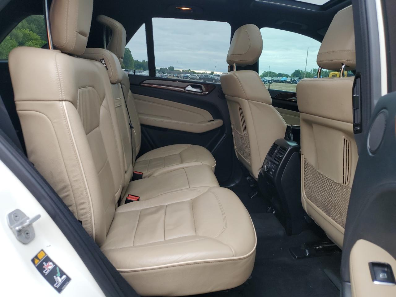 2013 Mercedes-benz Ml 550 4matic White vin: 4JGDA7DB9DA228058