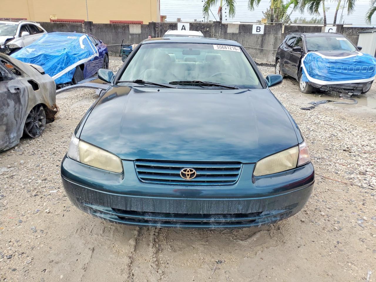 1998 Toyota Camry Le Green vin: 4T1BG22K9WU210415