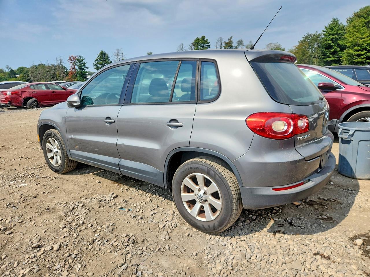 2010 Volkswagen Tiguan S Серебряный vin: WVGAV7AX6AW511832