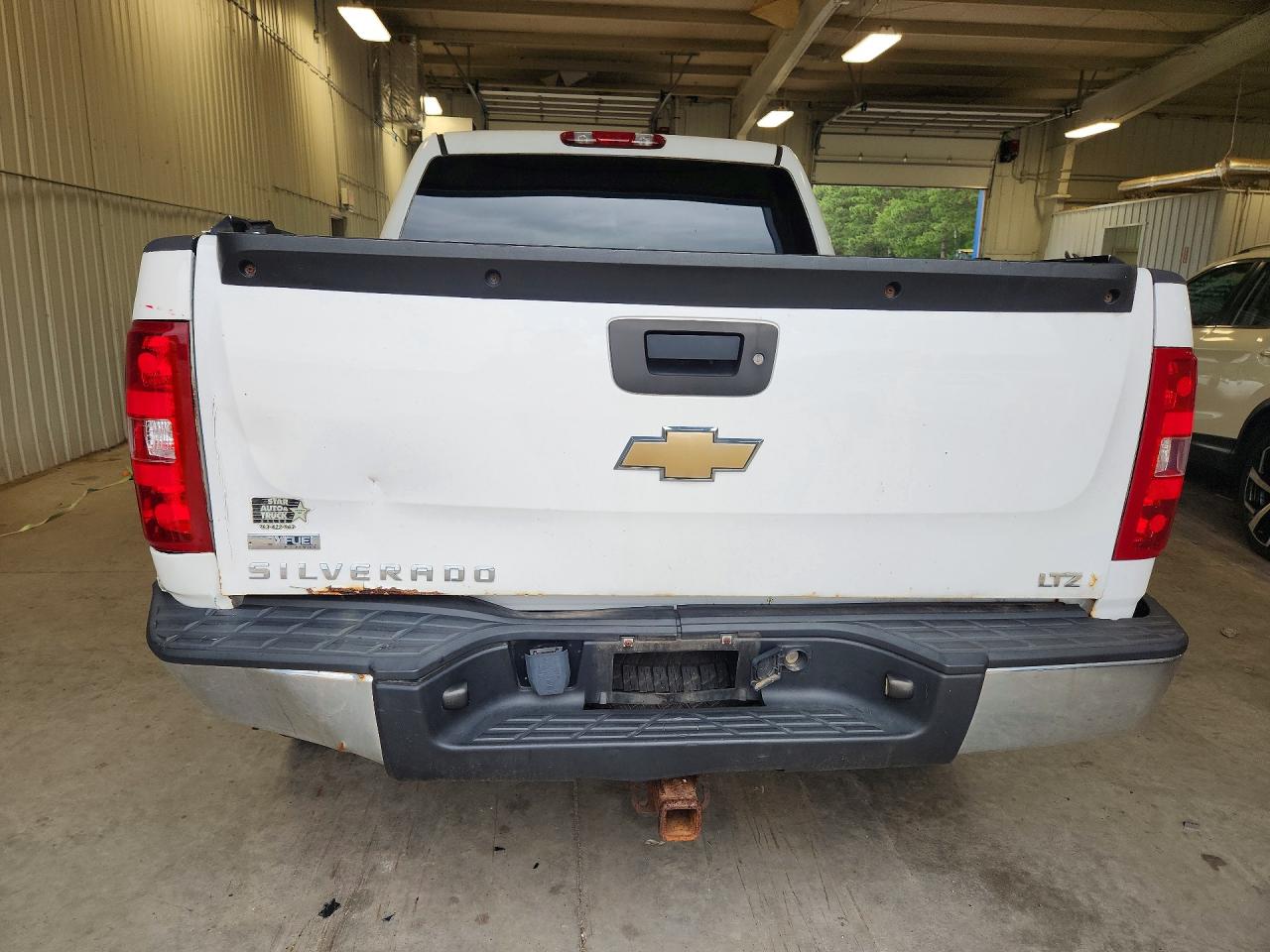 2008 Chevrolet Silverado K1500 White vin: 3GCEK13388G296629