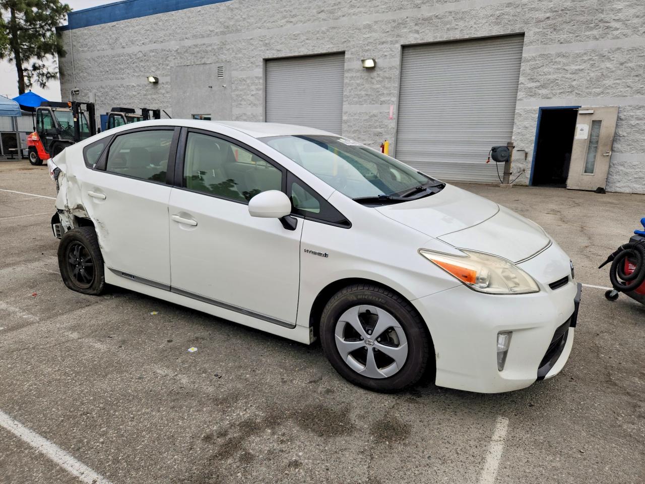2014 Toyota Prius Three White vin: JTDKN3DU7E1781321