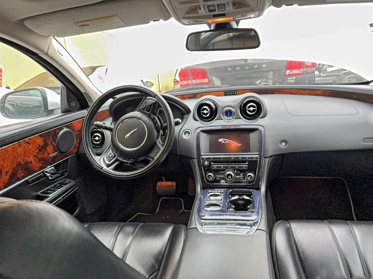 2013 Jaguar Xj Белый vin: SAJWJ1CD7D8V49599