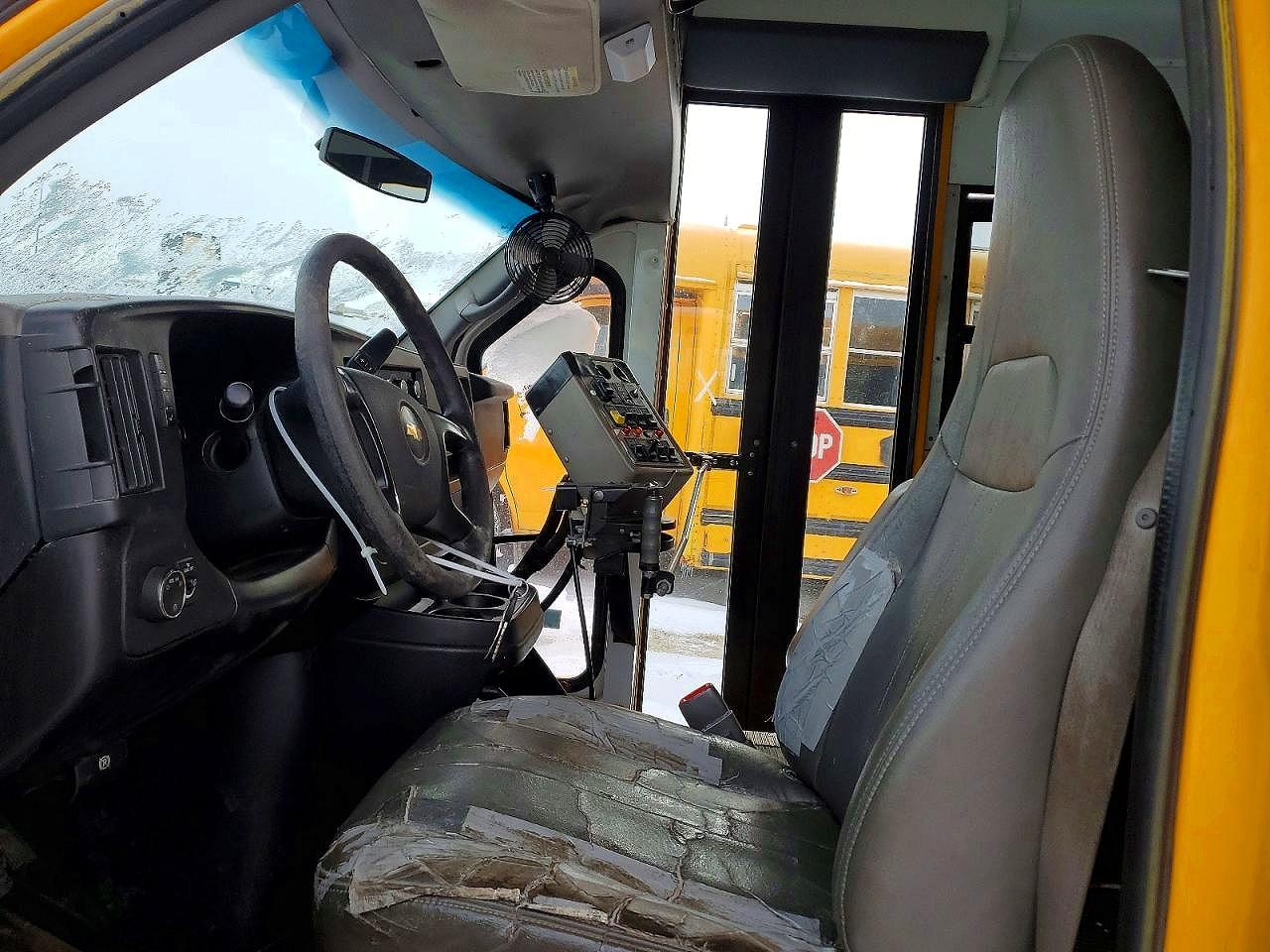 2011 Chev Express Cutaway G3500 White vin: 1GB3G3BG3B1180001