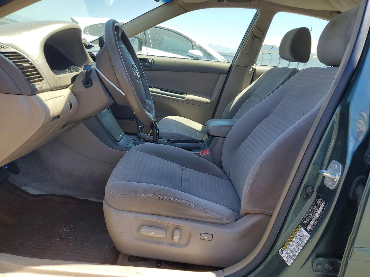 2005 Toyota Camry Le Green vin: 4T1BE32K35U386127