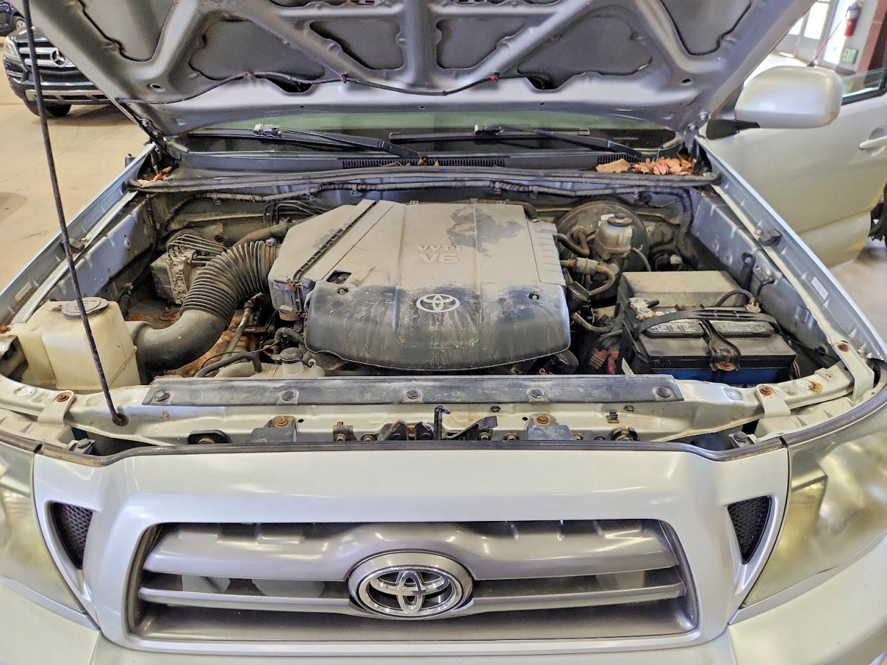 2009 Toyota Tacoma Double Cab Long Bed Silver vin: 3TMMU52N99M015652