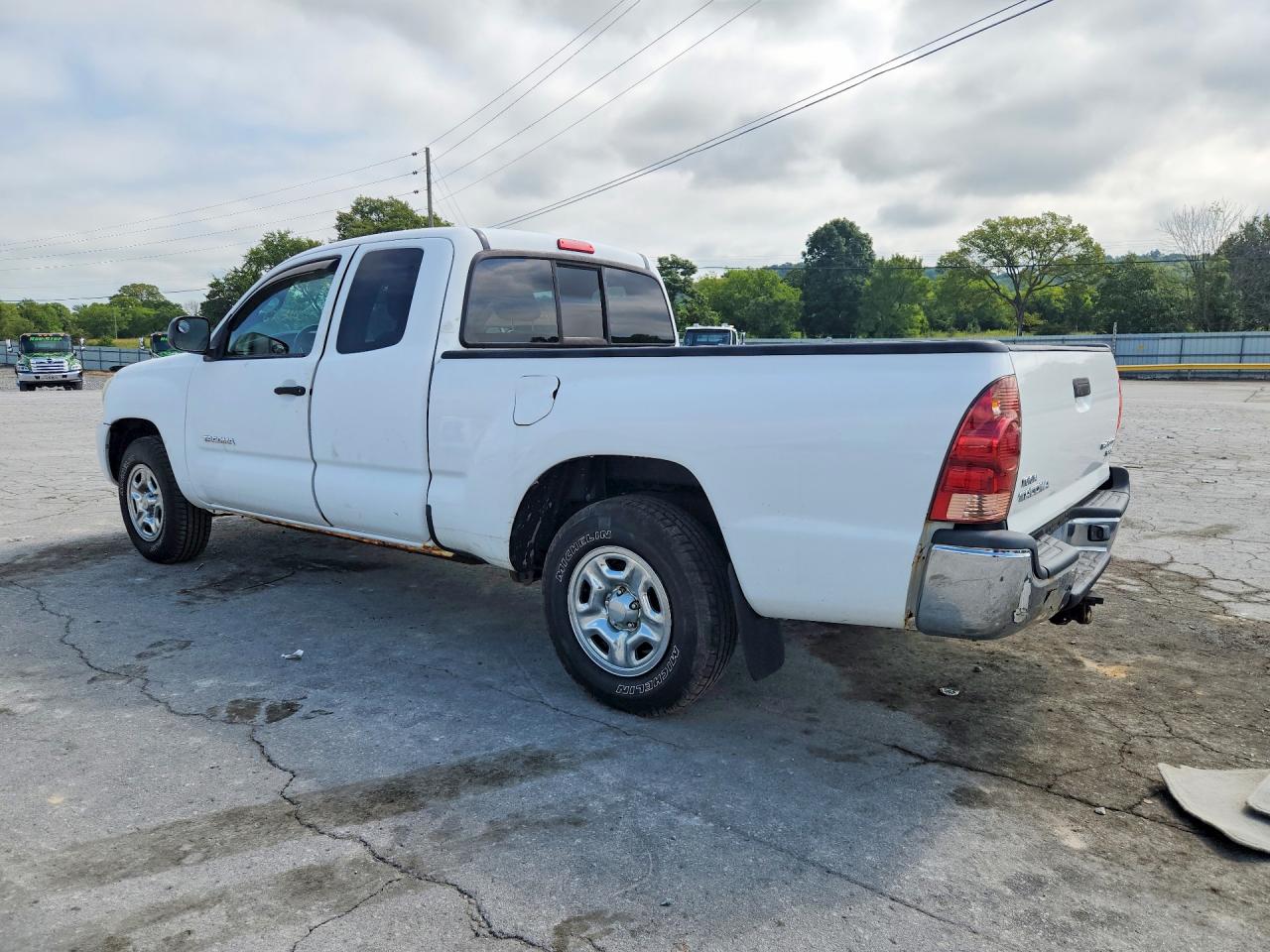 2007 Toyota Tacoma Base White vin: 5TETX22N17Z355122