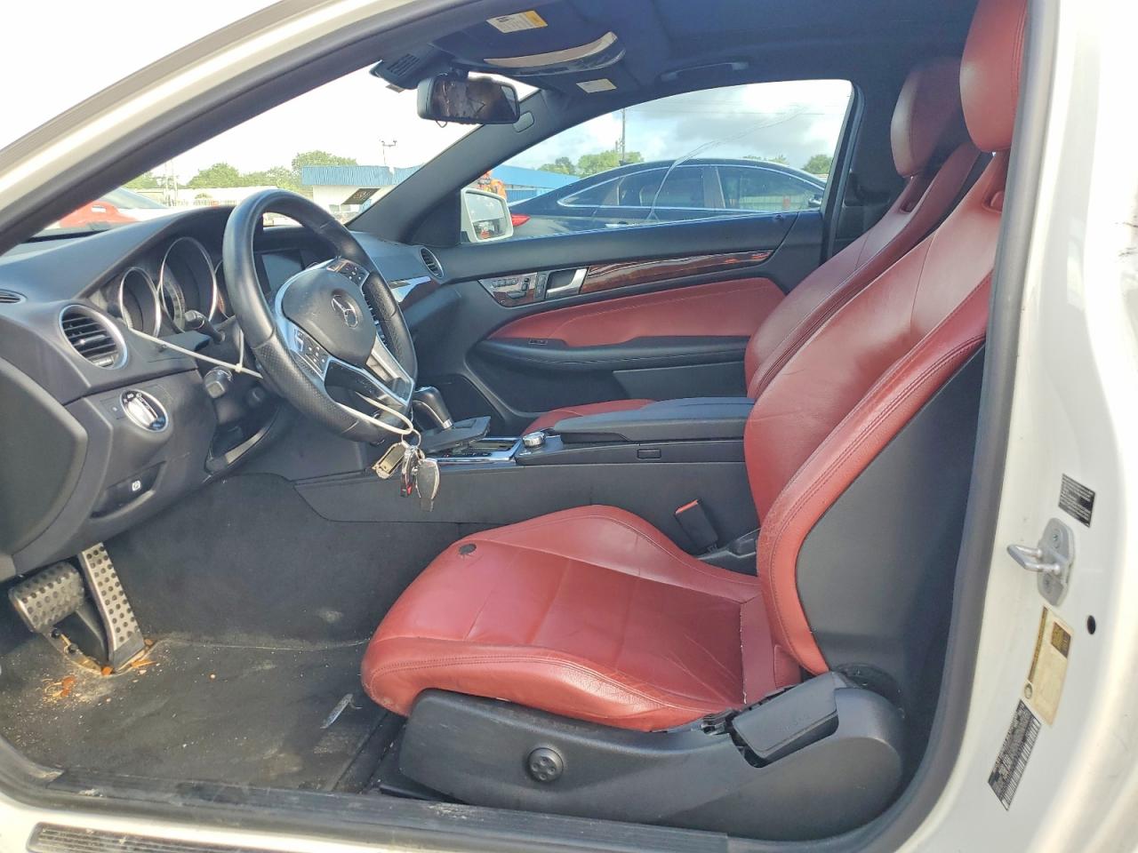 2012 Mercedes-benz C 250 White vin: WDDGJ4HB7CF875320