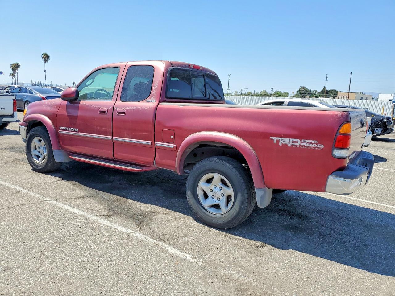 2002 Toyota Tundra Access Cab Limited Red vin: 5TBBT48162S289561
