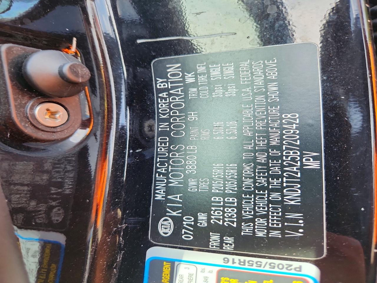 2011 Kia Soul + Black vin: KNDJT2A25B7209428