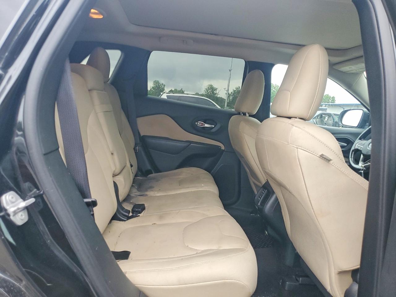 2015 Jeep Cherokee Latitude Black vin: 1C4PJMCS1FW757124