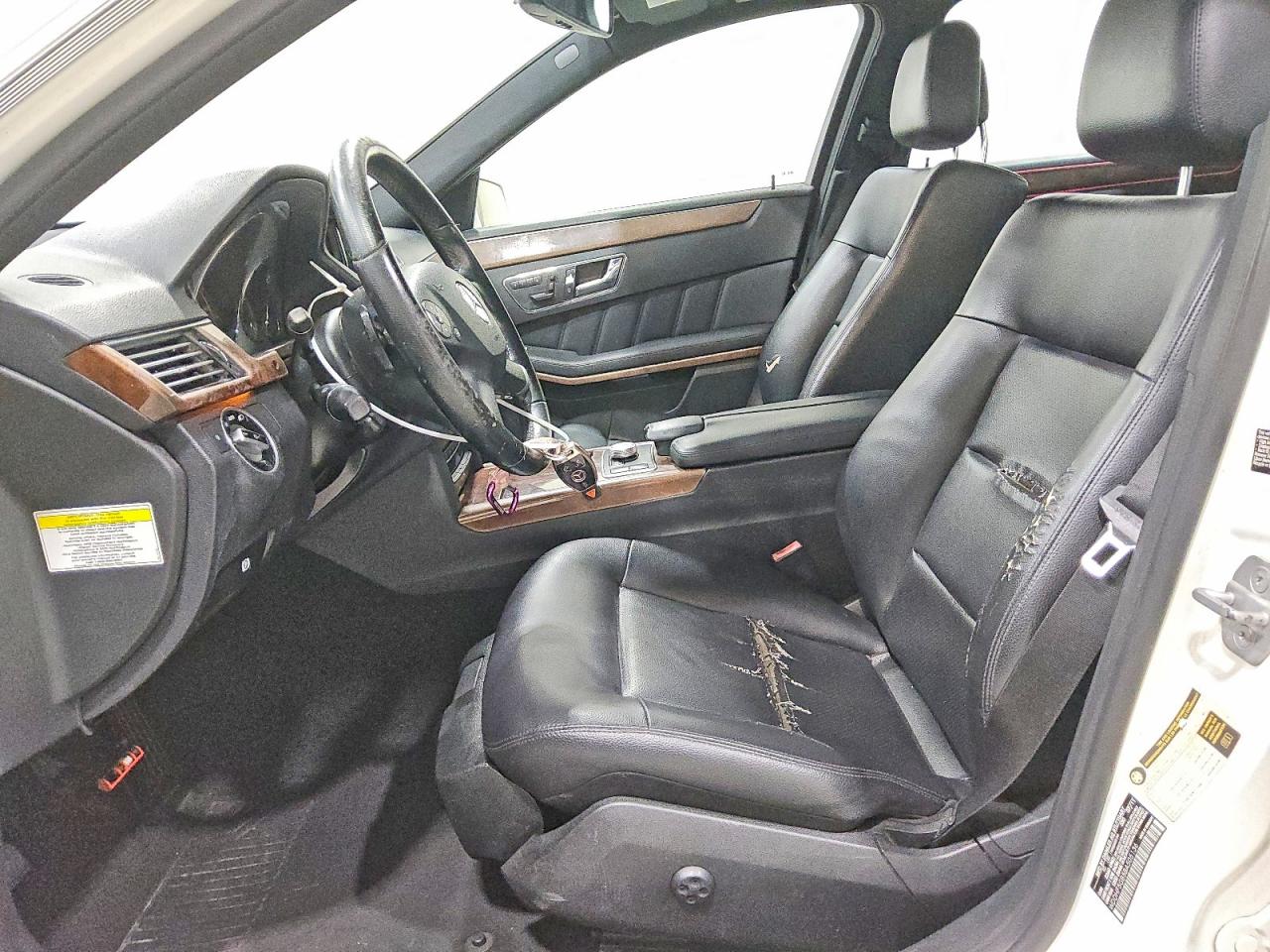 2011 Mercedes-benz E 350 White vin: WDDHF5GB5BA505136