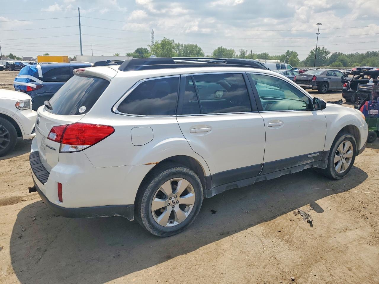 2012 Subaru Outback 2.5i Limited White vin: 4S4BRCKC5C3285977
