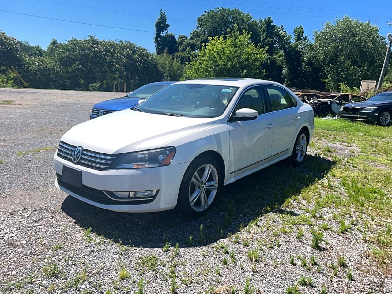 2015 Volkswagen Passat Sel White vin: 1VWCV7A32FC003843