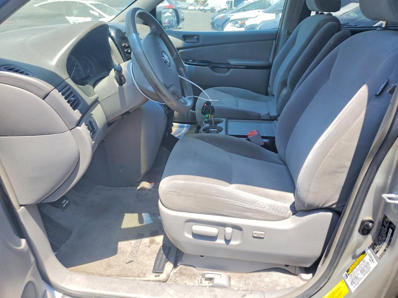 2005 Toyota Sienna Le 8 Passenger Silver vin: 5TDZA23C35S243523