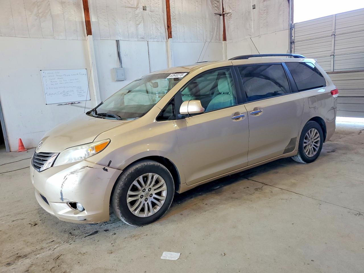 2013 Toyota Sienna Xle 8-passenger Gold vin: 5TDYK3DC6DS404703