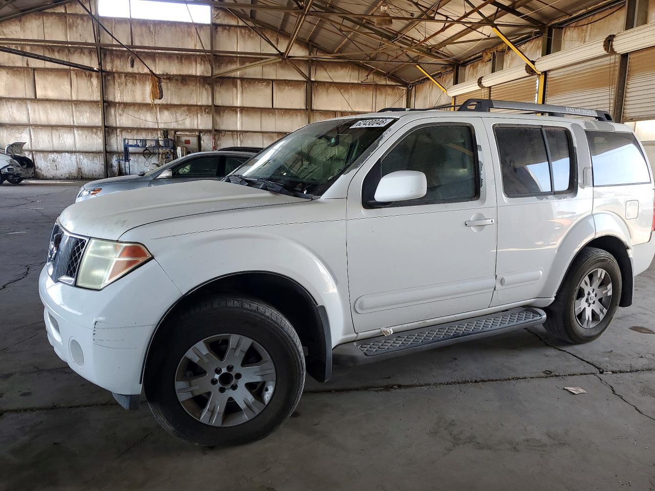 2005 Nissan Pathfinder Xe White vin: 5N1AR18U35C714200