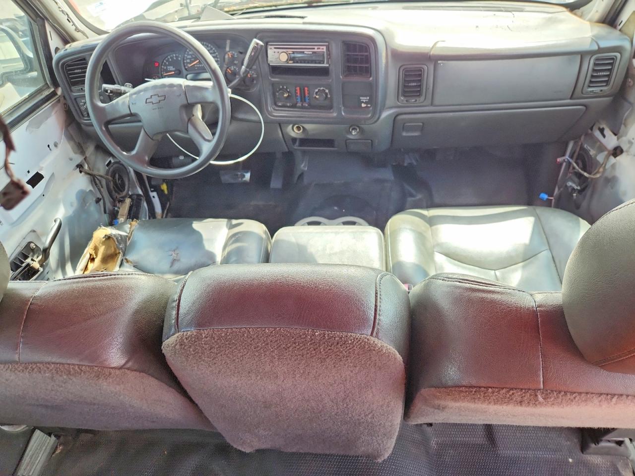 2006 Chevrolet Silverado C2500 Heavy Duty White vin: 1GCHC29U96E234631