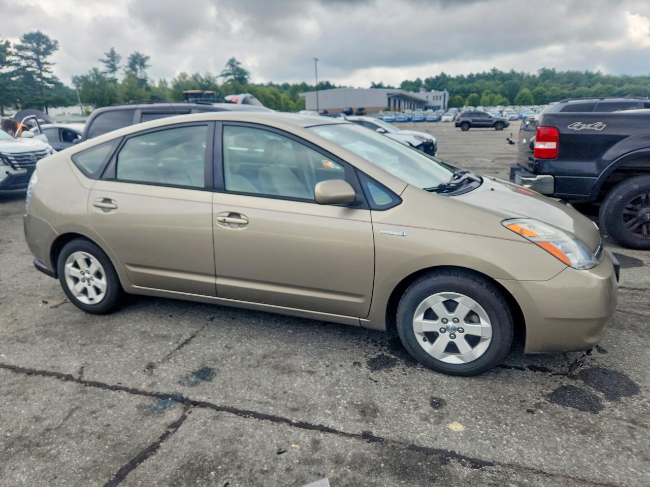2006 Toyota Prius Base Gold vin: JTDKB20UX67081252